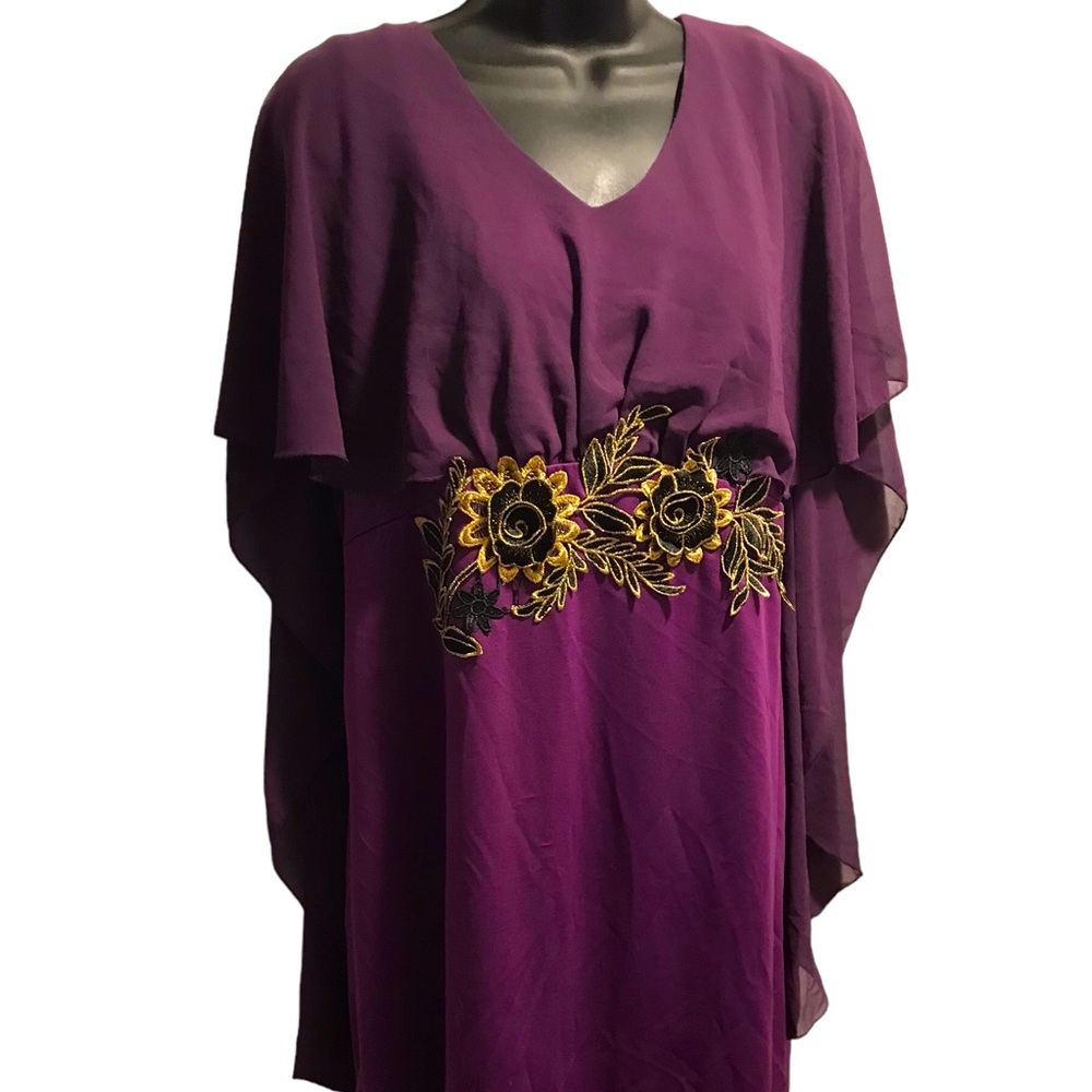 Like new ROSE GAL plum colored w/gold floral embroidery. Size XL